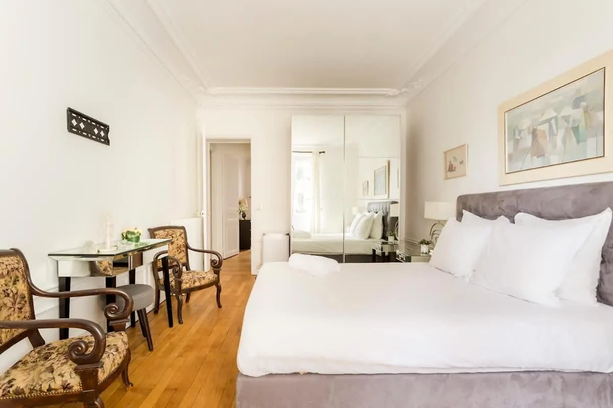 Chic Parisian Stay Trocadero & Eiffel Tower